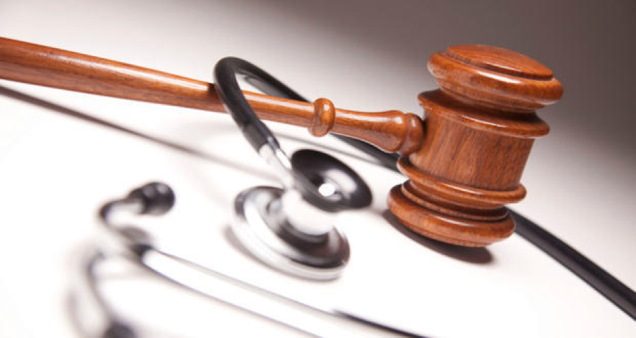 stethoscope and judge mallet | medical malpractice attorney